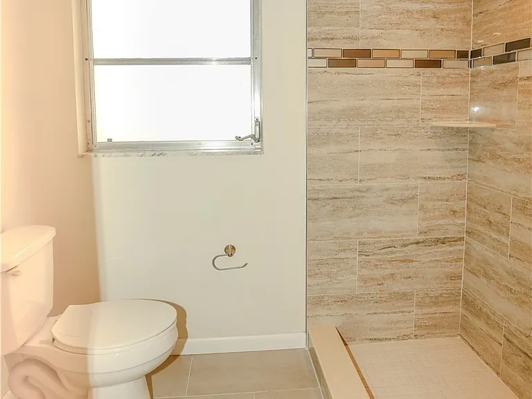 5654 Eichen Cir W — Photo 17