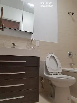 Rented by Real Team Brokerage | media 17