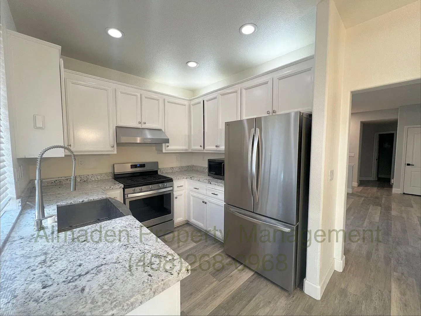 Newly Remodeled Corner Townhome in Great Location! Central A/C & Pets Negotiable! — Photo 4