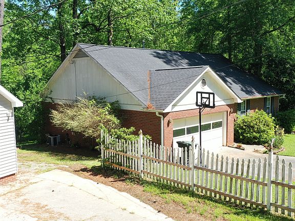 4th image of 936 Medie Ave