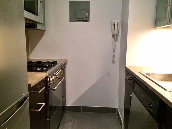5th image of 165 E 66th St APT 7J
