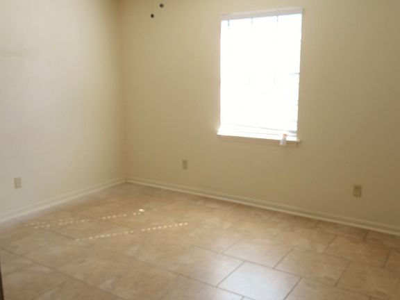 2nd image of 1035 Giovanni St APT 11