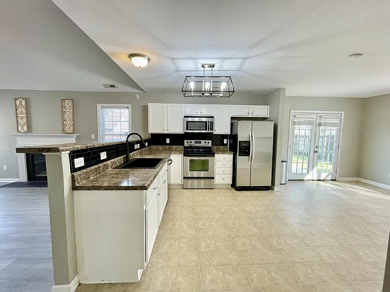 219 Bennington Dr — Photo 11