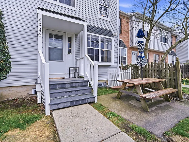 4946 Deer Run — Photo 3