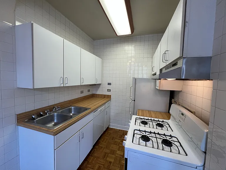 431 West Roscoe Street — Photo 13