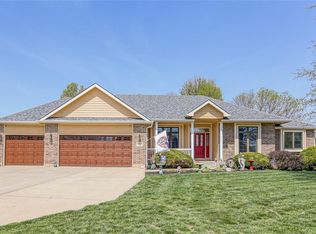 15710 Cedar Ln, Basehor, KS 66007