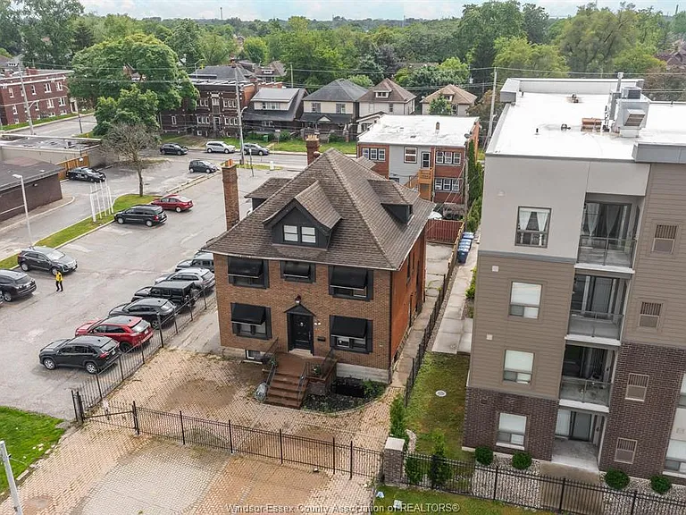 961 Ouellette Ave #2 — Photo 9