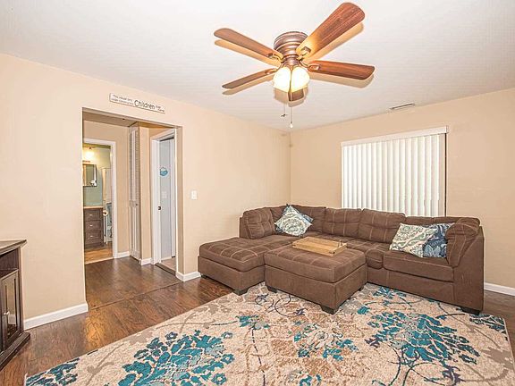 4th image of 770 Hilltop Ct