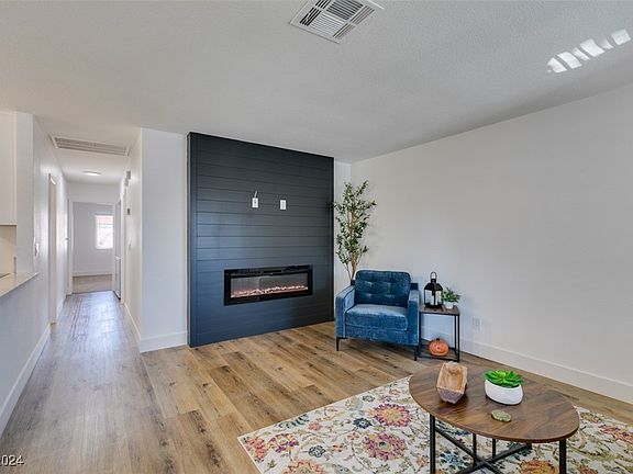 5th image of 1029 Willow Tree Dr Unit D