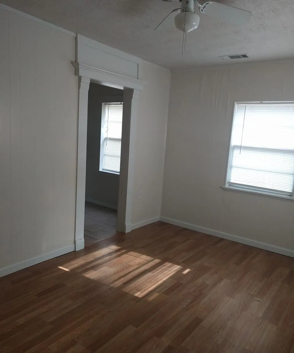 2 bed, 900 sqft, $1,350 — Photo 3