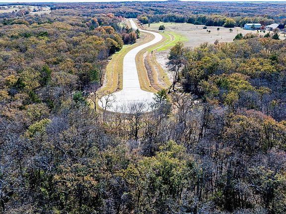 5th image of 2 Shady Oak Ln