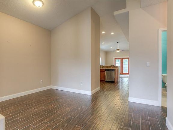 5th image of 2808 W Woodlawn Ave