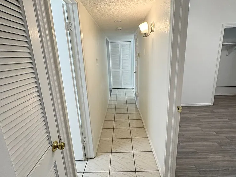 10316 Ashwood Dr — Photo 4