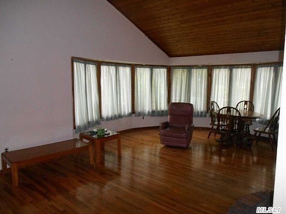 5th image of 14 Oakwood St