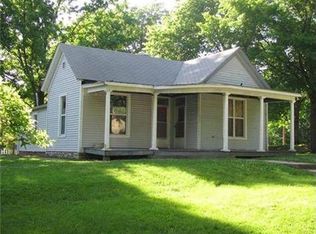 617 N 11th St, Leavenworth, KS 66048