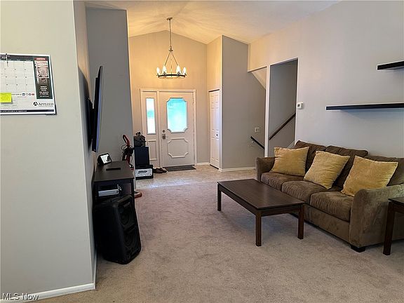 5th image of 26412 Redwood Dr