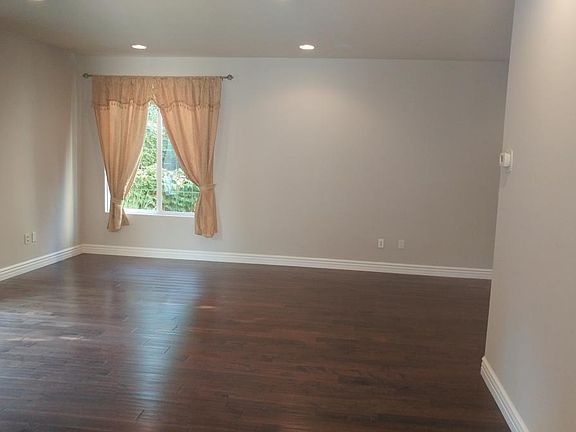 4th image of 1555 E Avenida De Las Flores