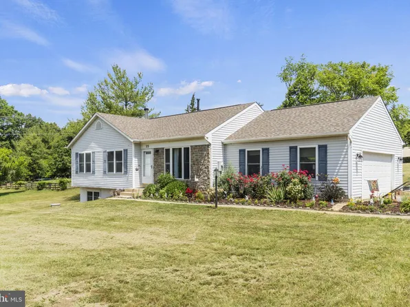 35 Crown Manor Dr, Stafford, VA 22556
