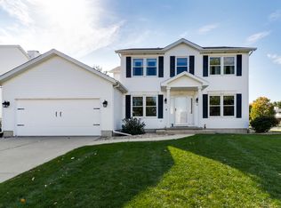 2817 Arrowhead Dr, Bloomington, IL