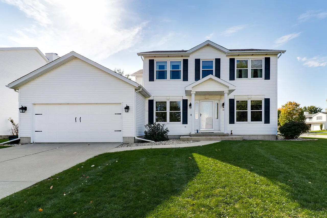 2817 Arrowhead Dr photo 1
