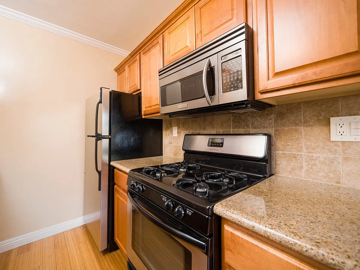 4718 Centinela Ave — Photo 2