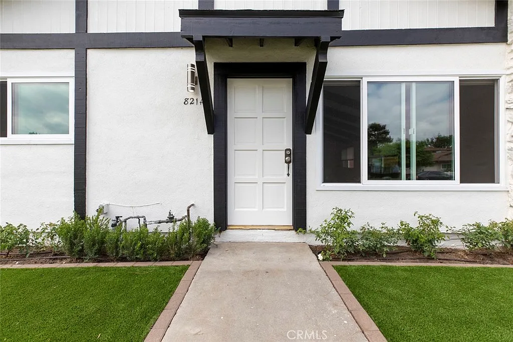 821 N Maple St — Photo 3