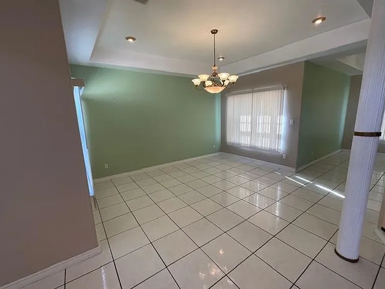 112 Deborah Kay St — Photo 4