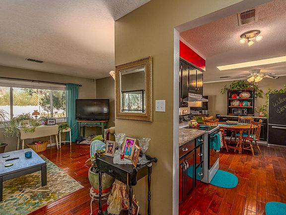 11609 Lexington Ave NE-5