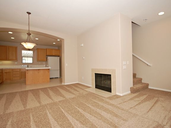 4th image of 327 Bishop Dr