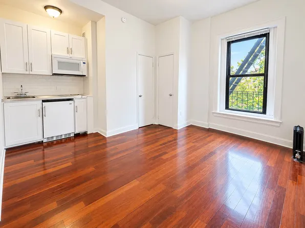 345 Franklin Avenue image 1 of 4