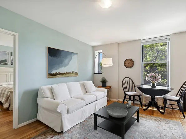 689 Fort Washington Ave APT 4B, Manhattan, NY 10040