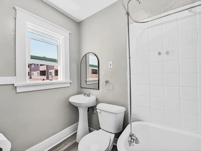 1557 Pine Ave — Photo 18