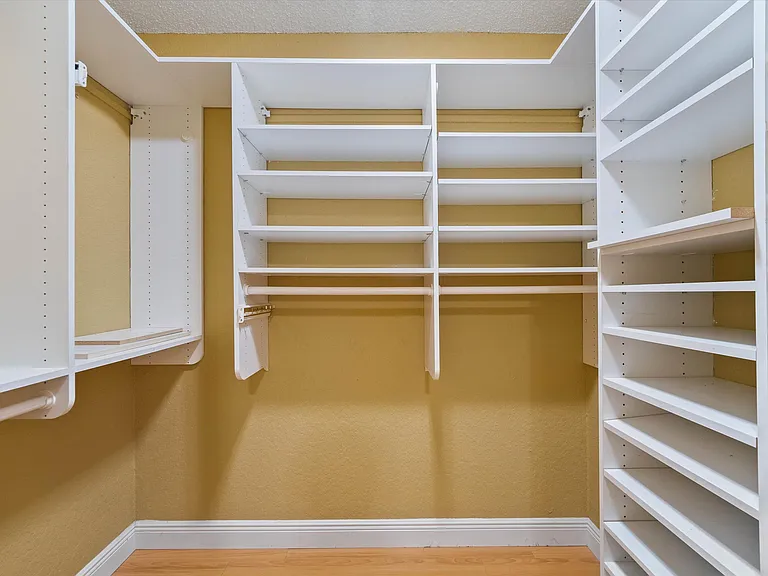 10860 Fairmont Village Dr — Photo 22