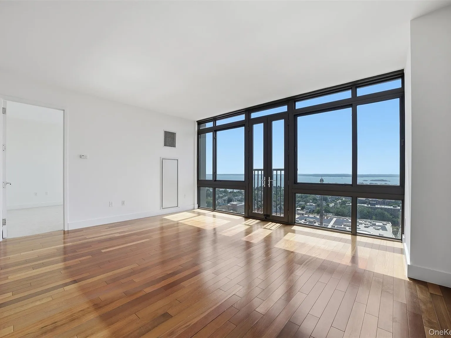 175 Huguenot St — Photo 3