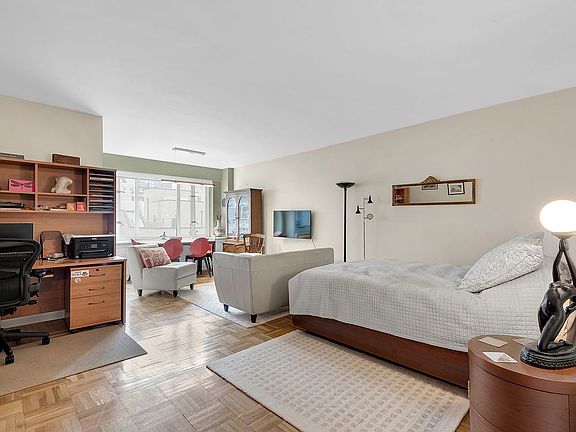 5th image of 166 E 63rd St APT 9B