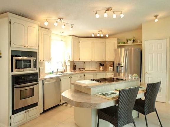 5th image of 919 Waterway Dr