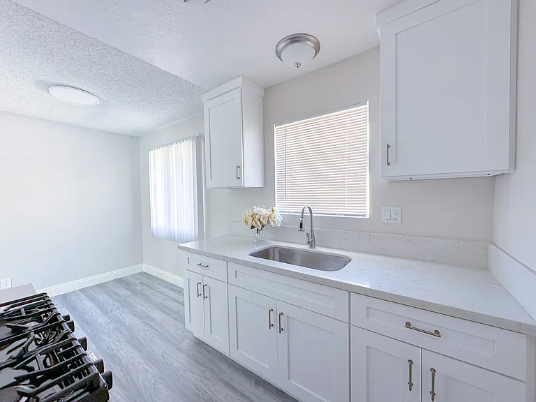 831 S Greenwood Ave #11 — Photo 6