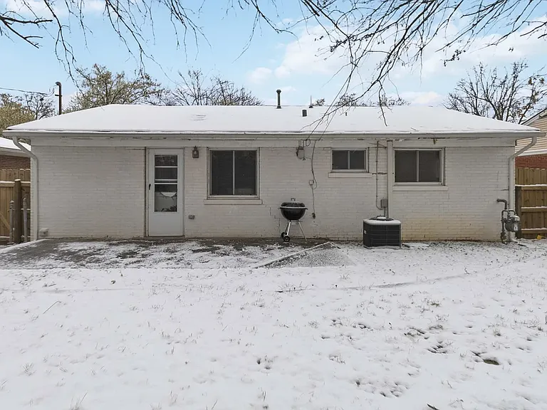 2061 Saint Teresa Dr — Photo 20