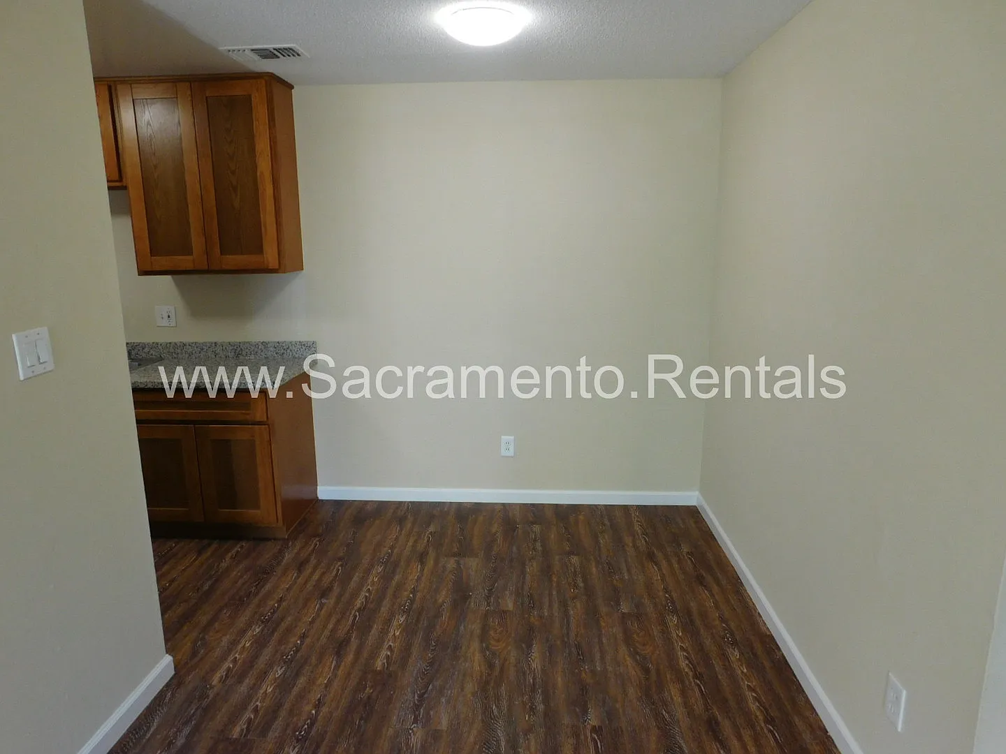 Updated 2bd/1ba Lincoln Village Duplex with Garage — Photo 3