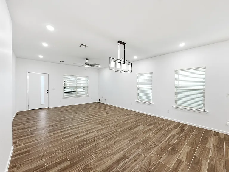 15113 Ambition Ave — Photo 8