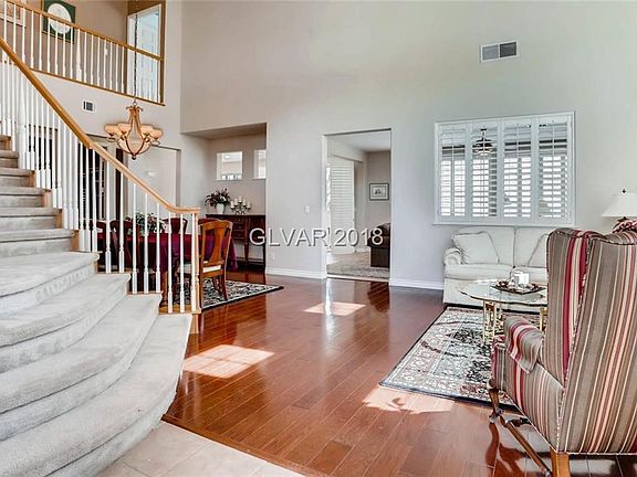 4th image of 310 Queen Creek Cir