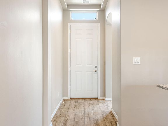 4th image of 2443 Camrose Rd NE