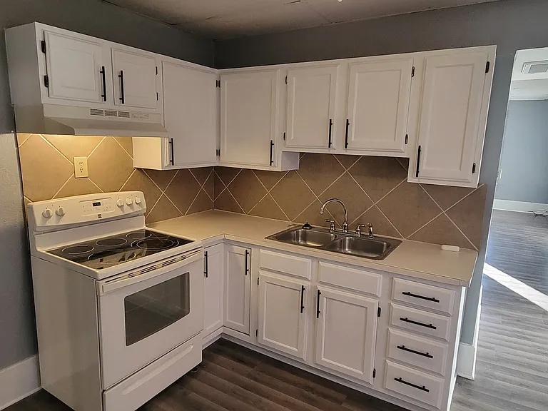 522 School St — Photo 3