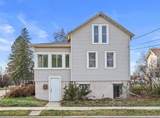 1022 N 2nd St, Watertown, WI 53098