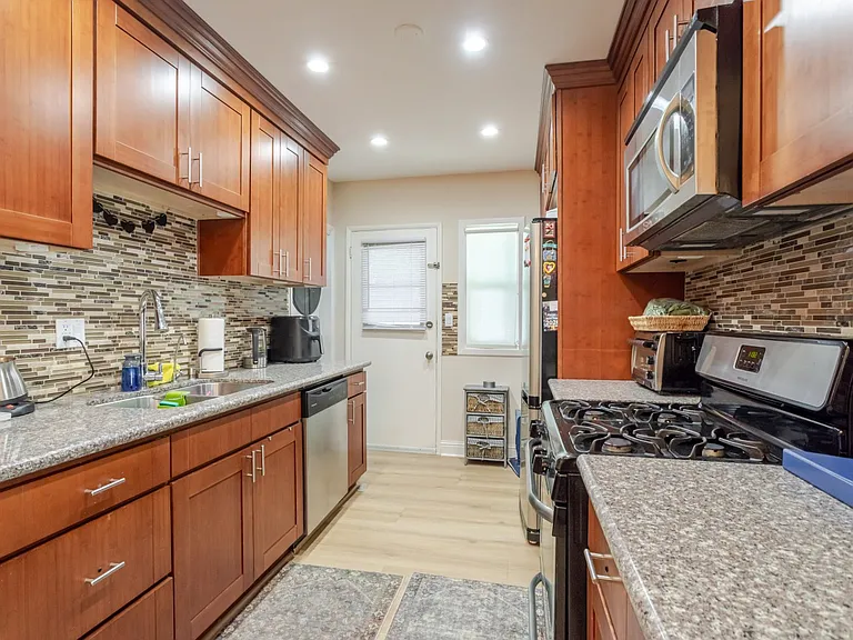 10619 Mountair Ave — Photo 14