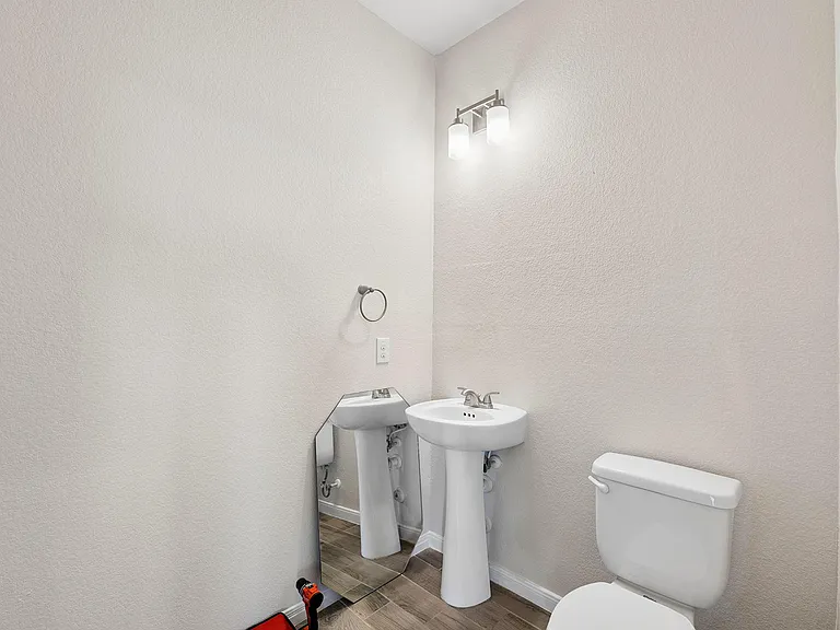3240 E Whitestone Blvd #4 — Photo 24
