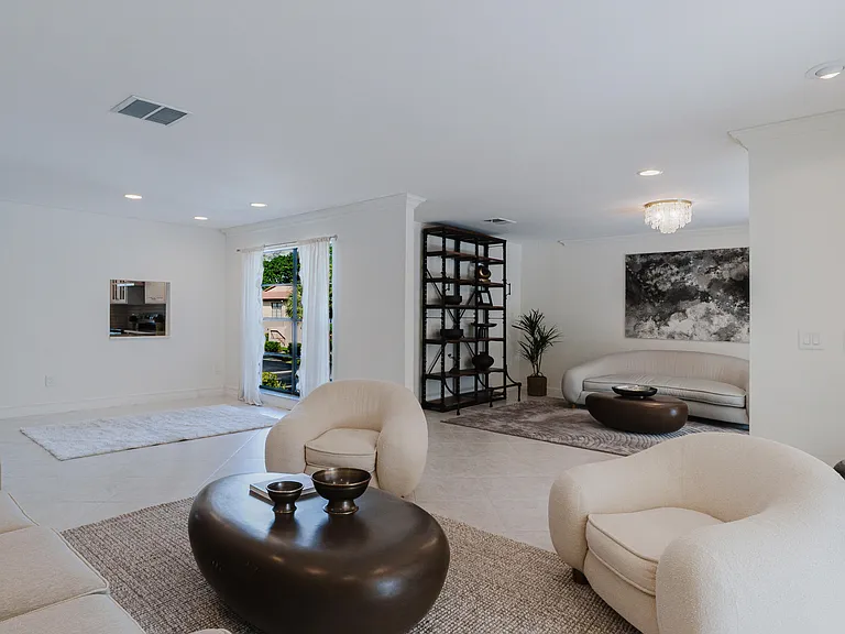 9277 Vista Del Lago #39B — Photo 12