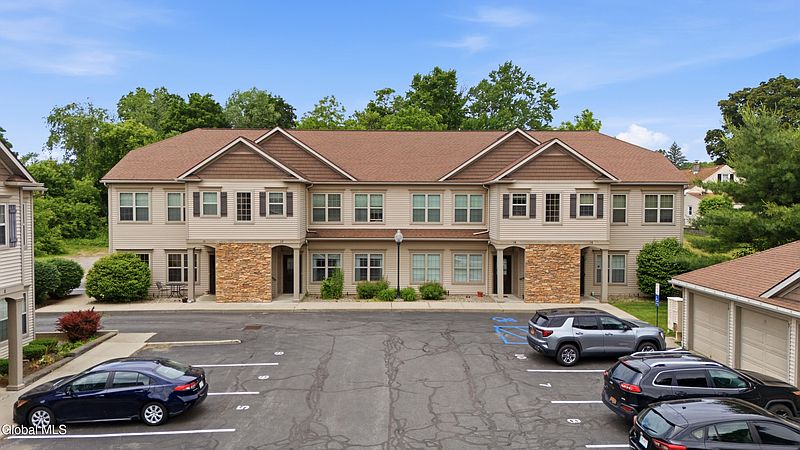 3rd image of 73 Saratoga Road APT 11