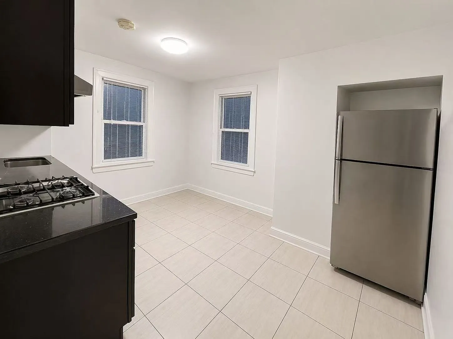 2 bed, 700 sqft, $2,350 — Photo 2