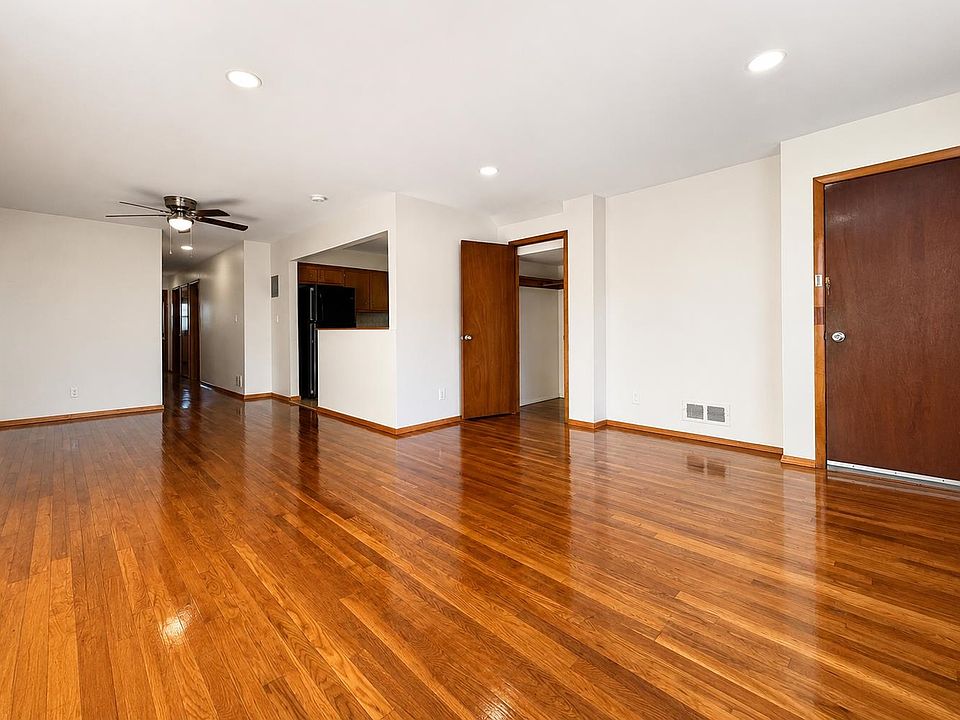 1st image of 336 Avenue E